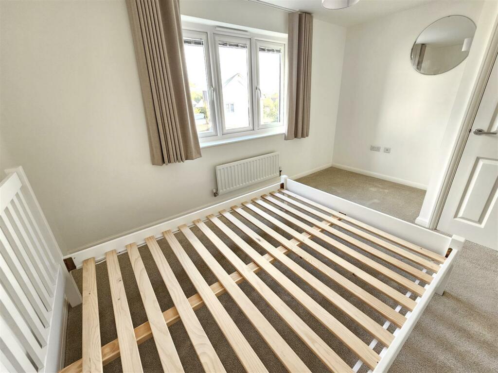 Bedroom 1 (2).jpg