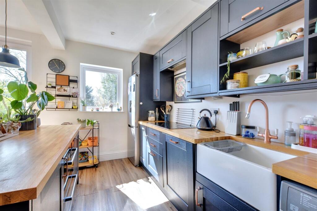 Kitchen_2.jpeg