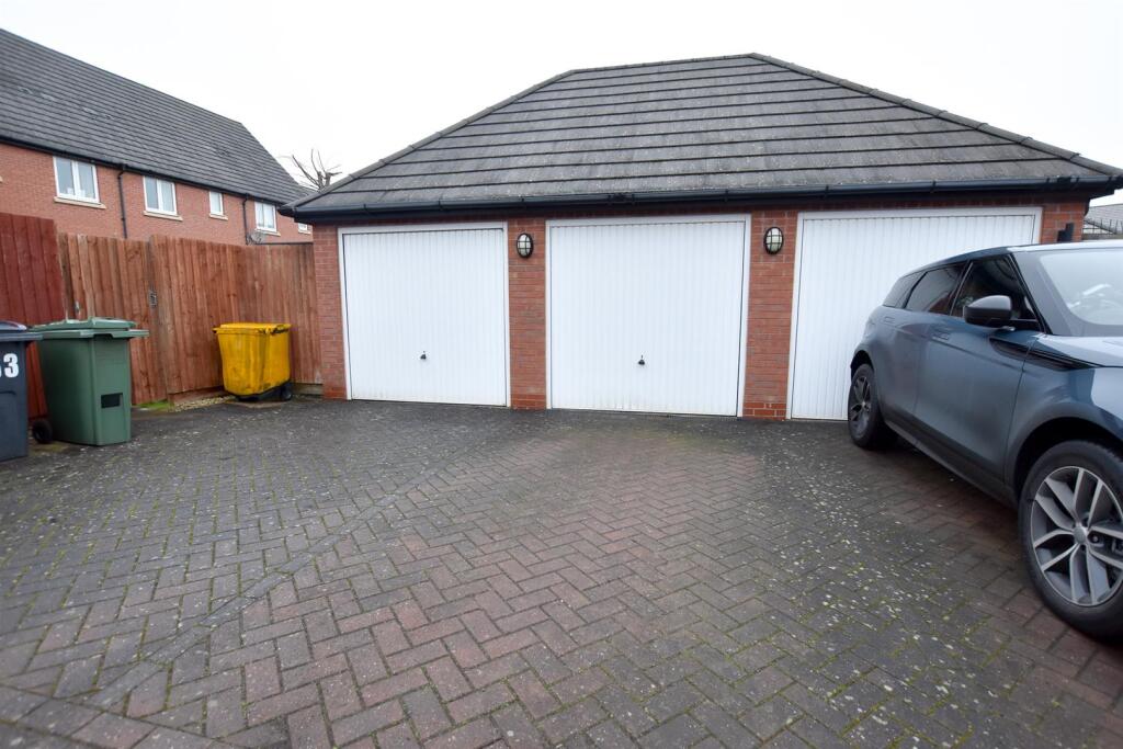 PARKING WITH GARAGE