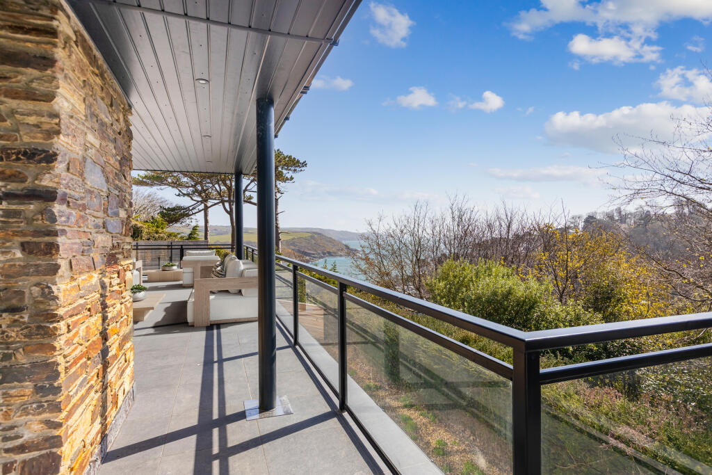 Side walkway
