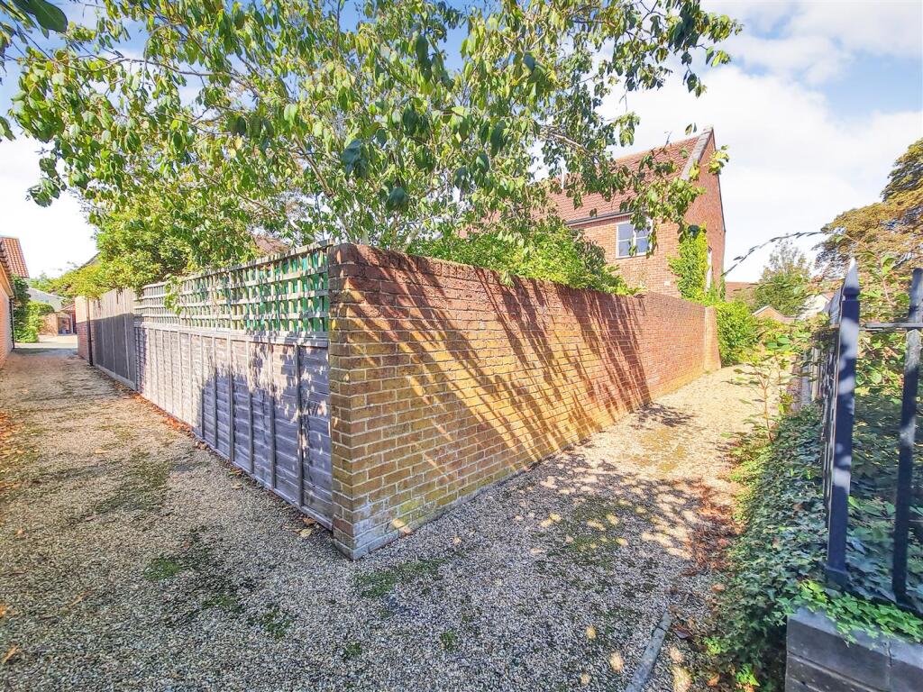 09-09-2025__17-37-01_4_Garrod___rear_access.7q0XC.