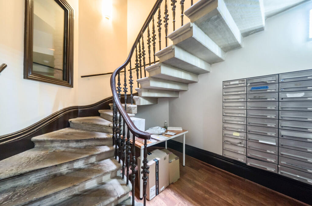 1330489-16-6882ad...