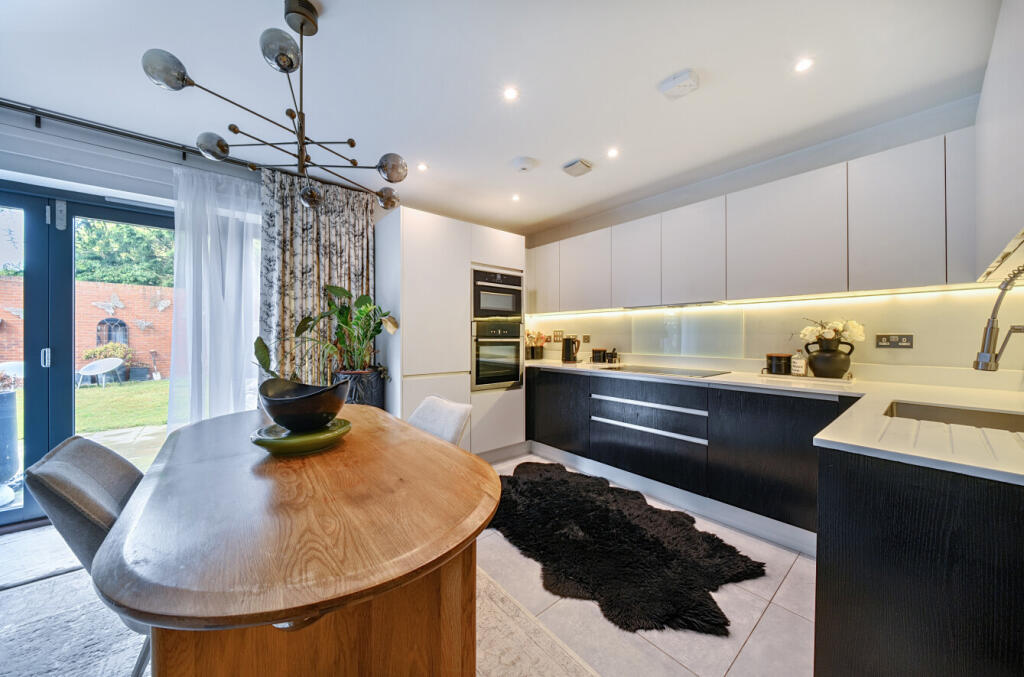 1304098-5-683f1a1...