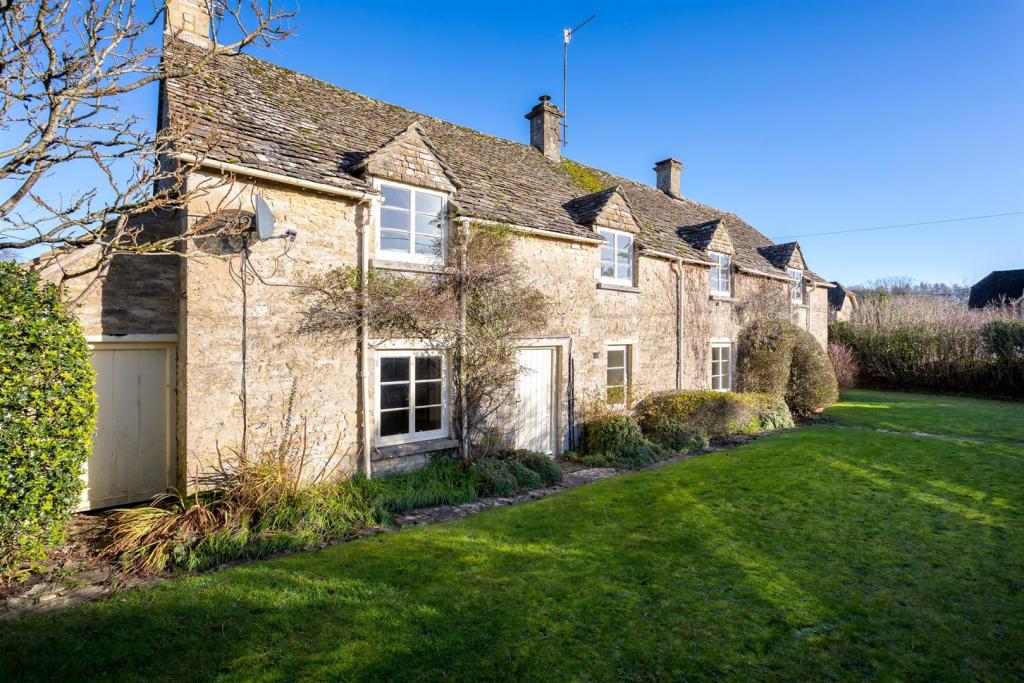 36 - The Old Forge - GL7 7HB - Web.jpg