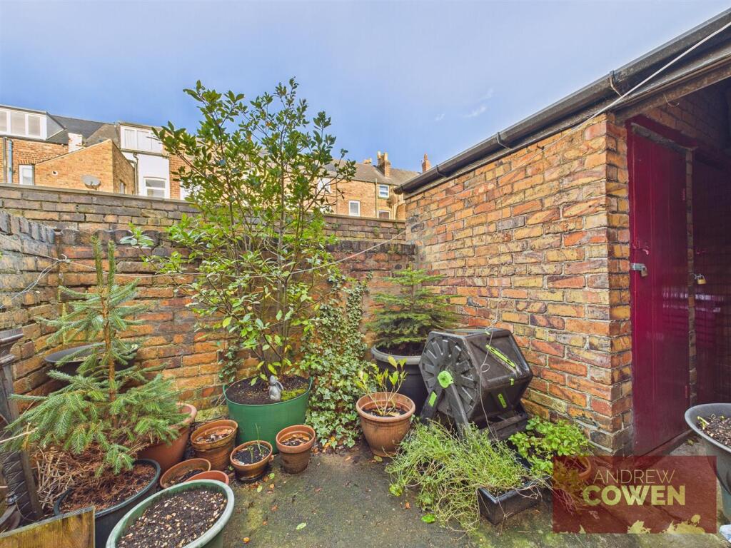 CAM05382G0-PR0077-STILL037.jpg