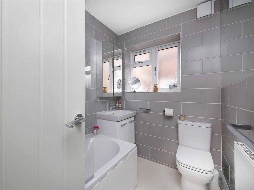 Bathroom 1.jpg