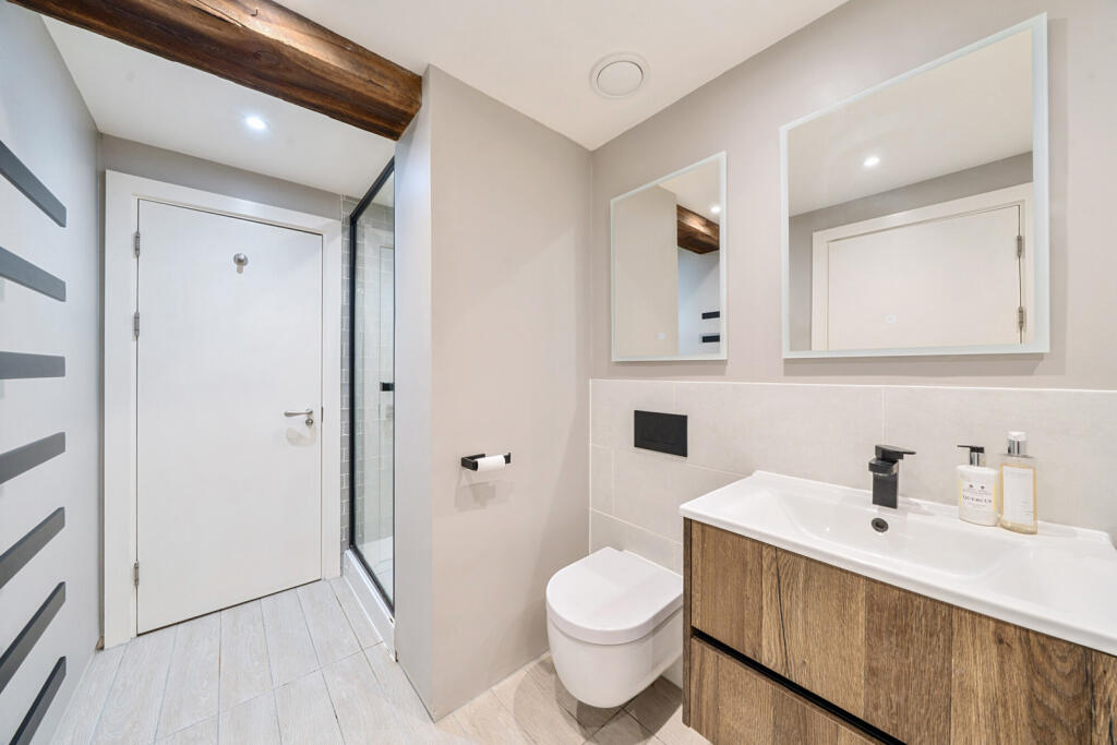 17-6821b8454ec1d-...