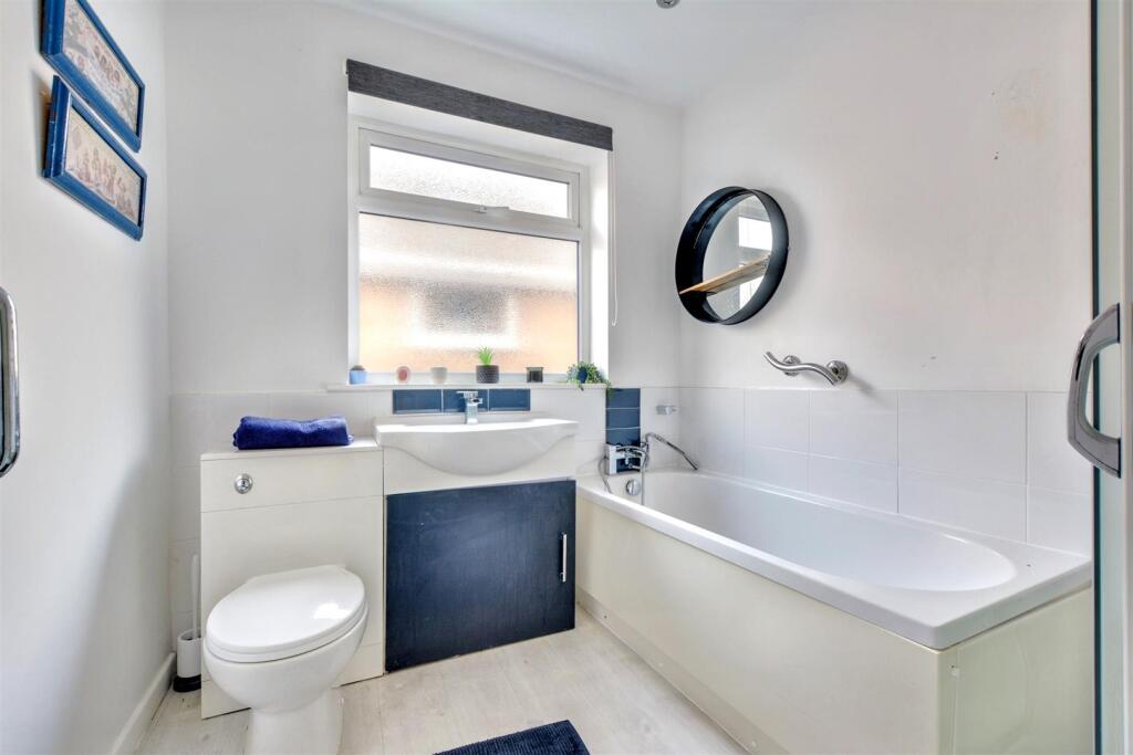 Bathroom_2.jpeg