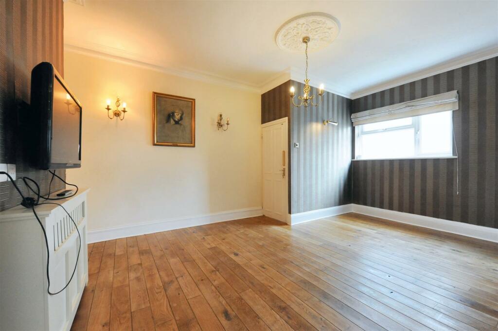 Dining Room..JPG