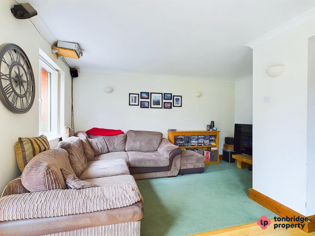 CAM03742G0-PR0016-STILL050