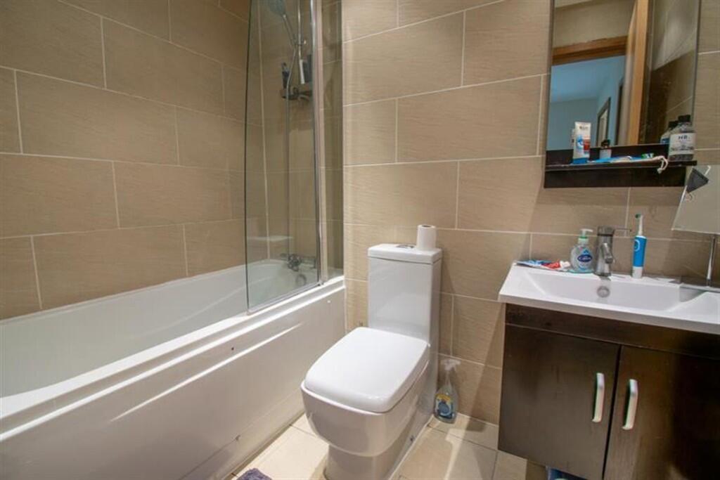 82670_158890_IMAG...