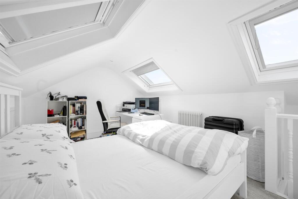 LOFT ROOM
