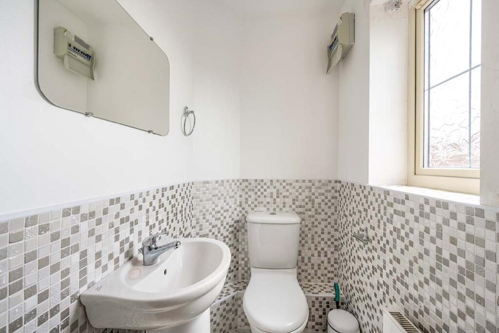 Cloakroom/Wc