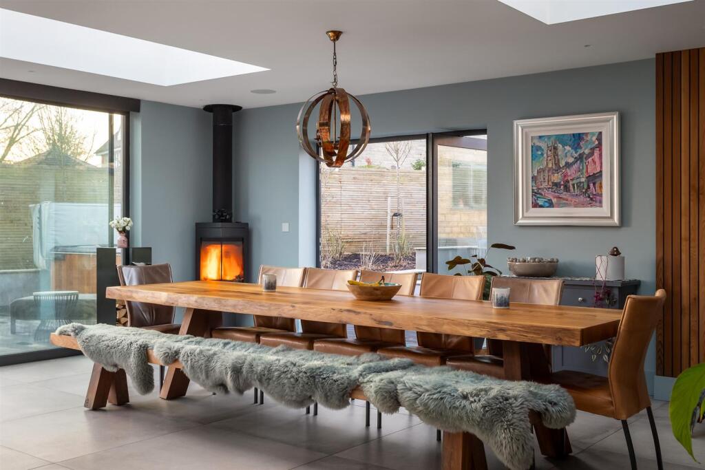 22 - 1 Holm Oaks - GL7 2RQ - Web.jpg