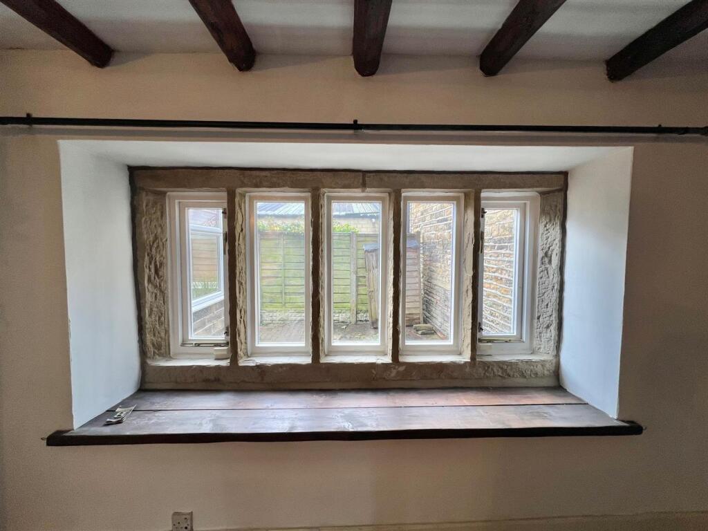 48 Wakefield Rd Lounge Window.jpg