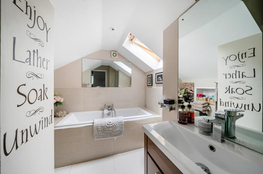 1328938-6-6880ddd...