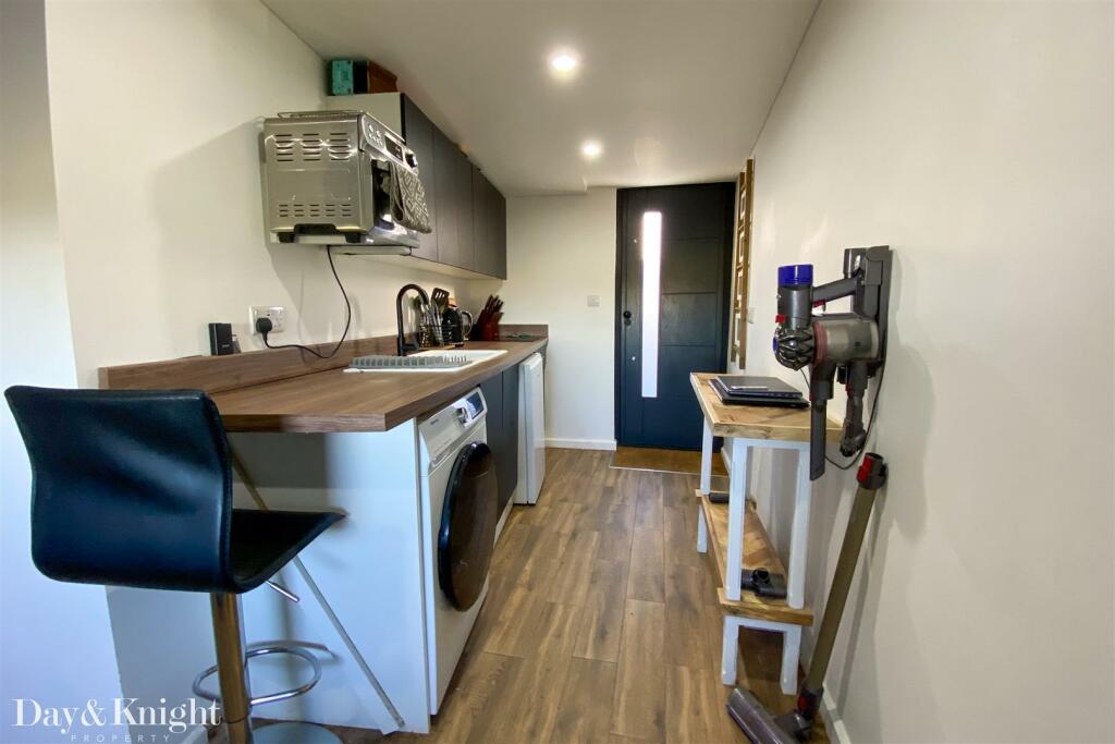 Self contained kitchen