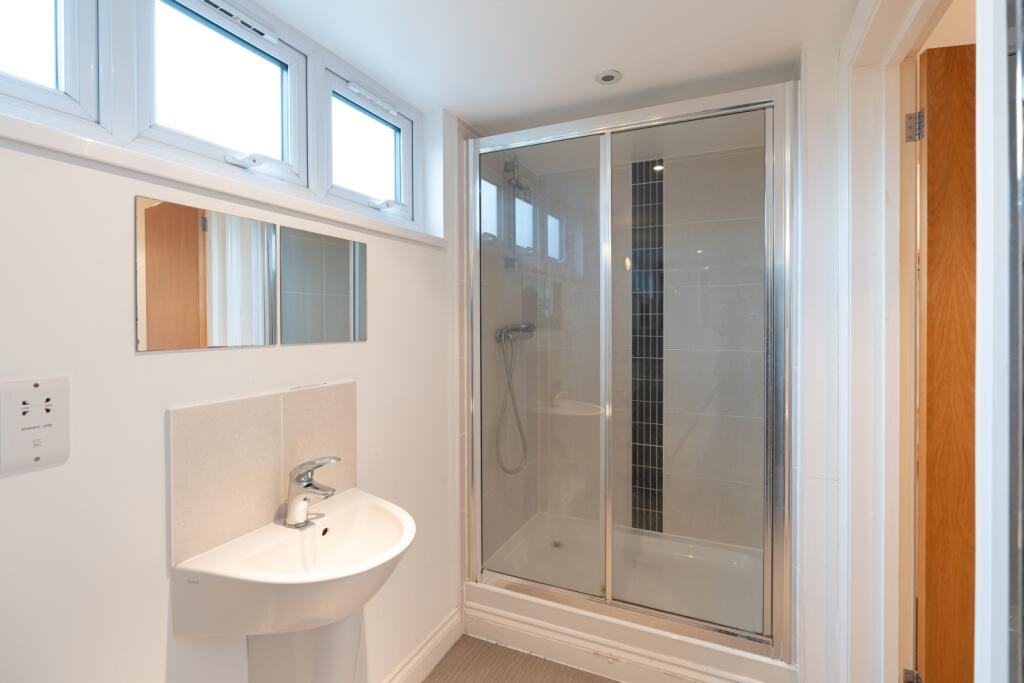 Flat 5 100 Crescent Road-01286