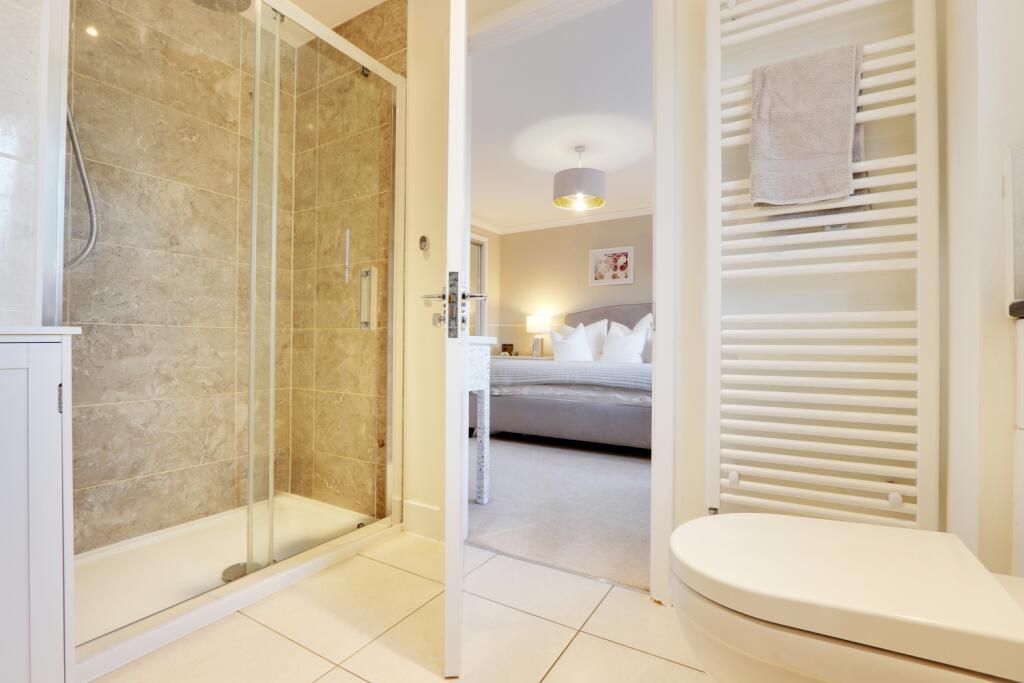 Ensuite to bedroom 1