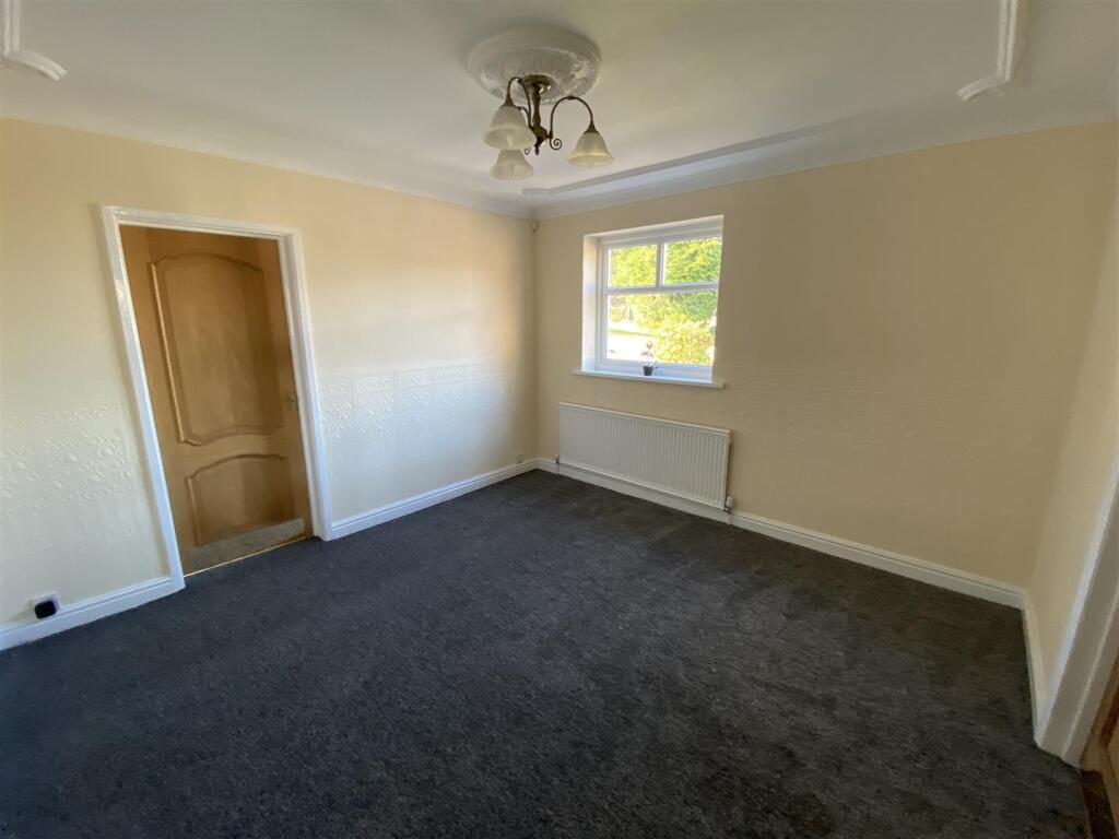 Dining room: