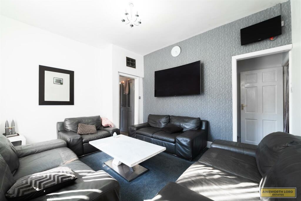 LIVINGROOM