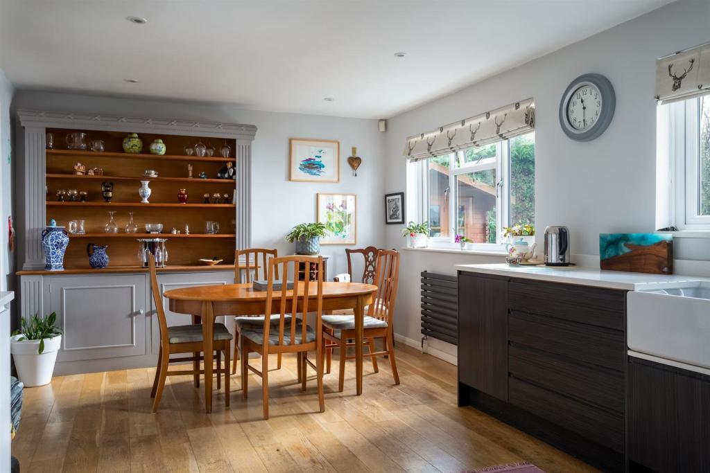 16 - New Pike House - GL7 5NA - Web.jpg