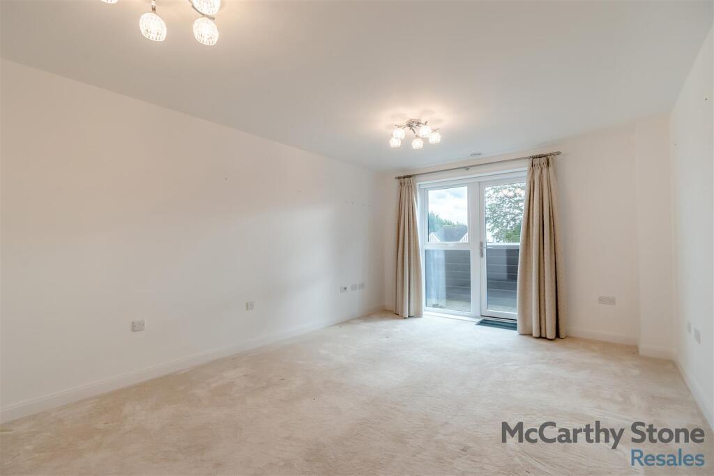 8666852-interior06.jpg