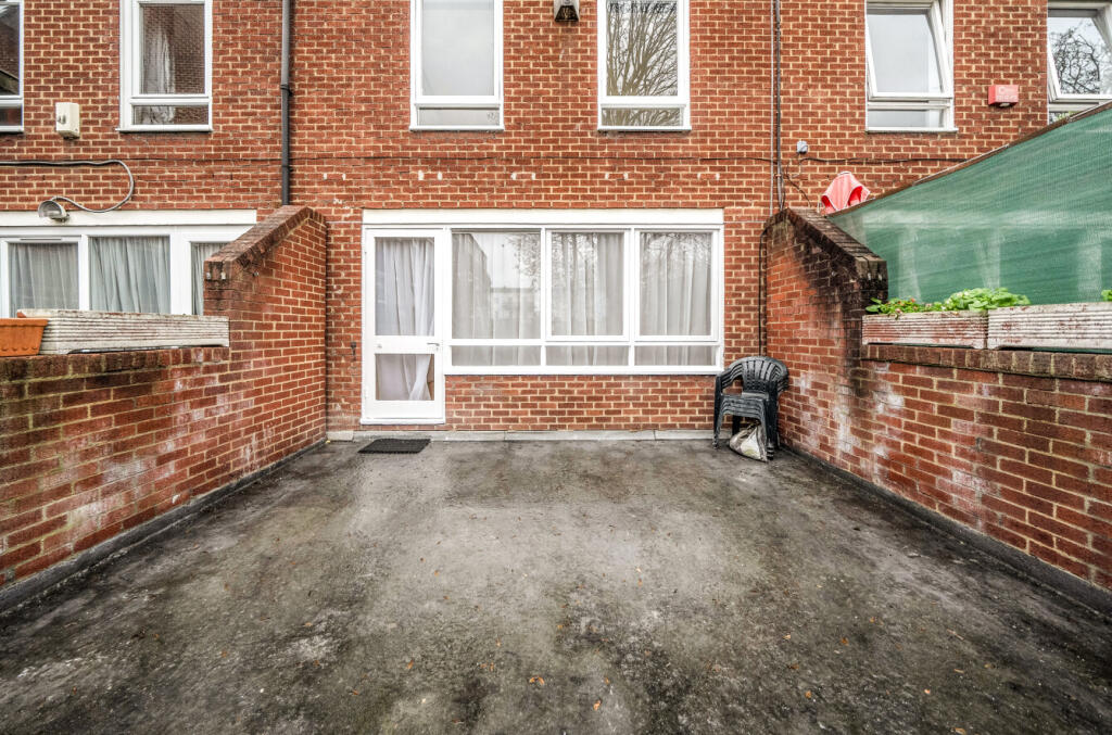 1386535-5-692d8f7...