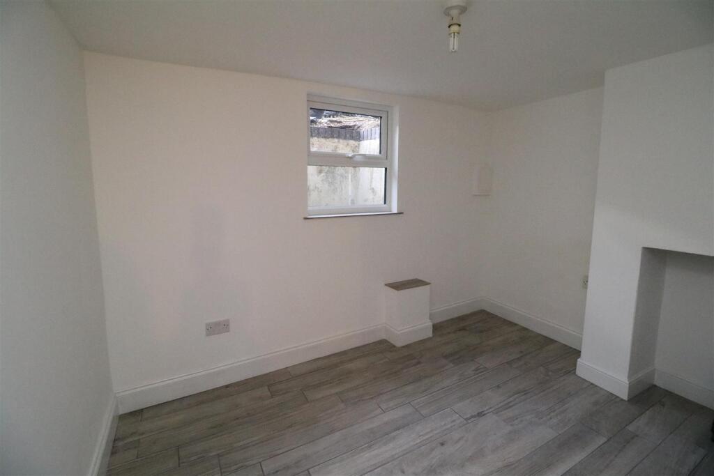 FRONT RECEPTION ROOM