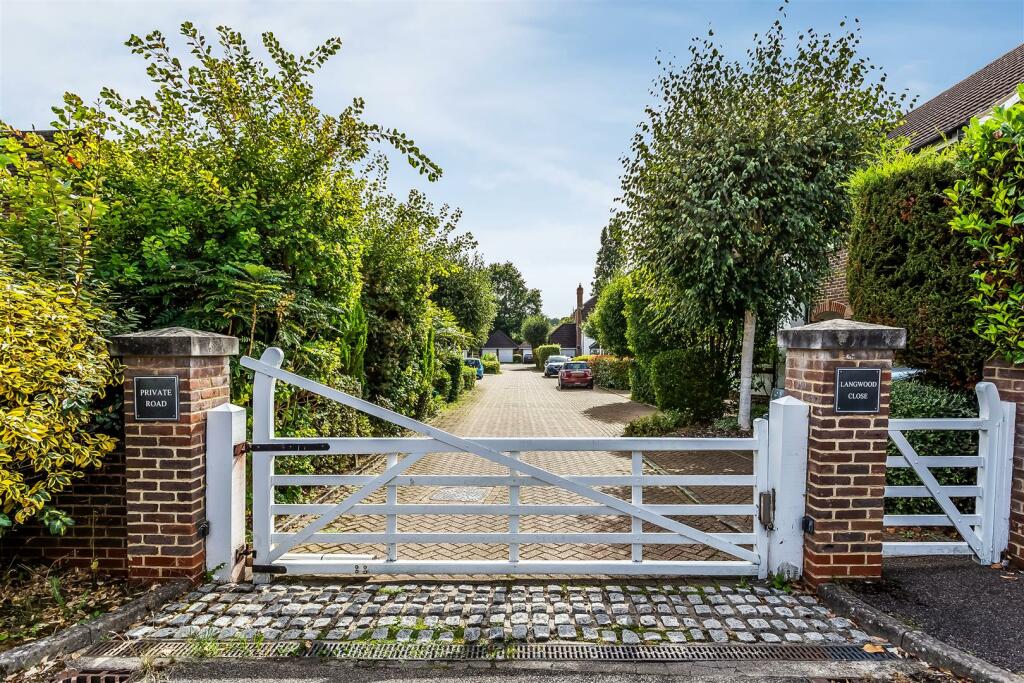 2-Langwood-Close-20.jpg
