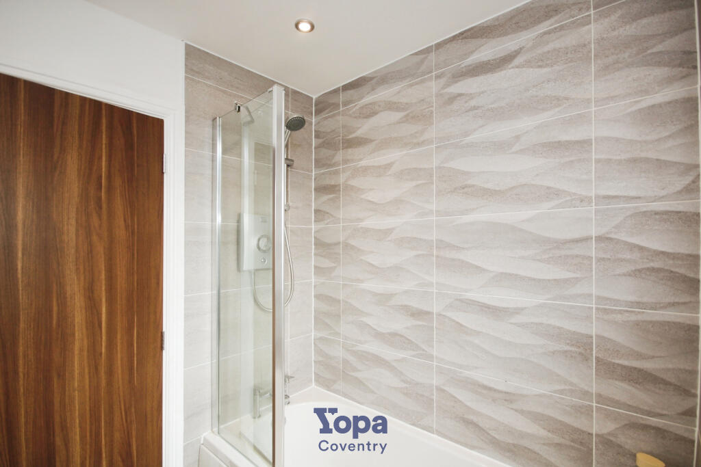 Fff191b8-Bathroom 202.JPG