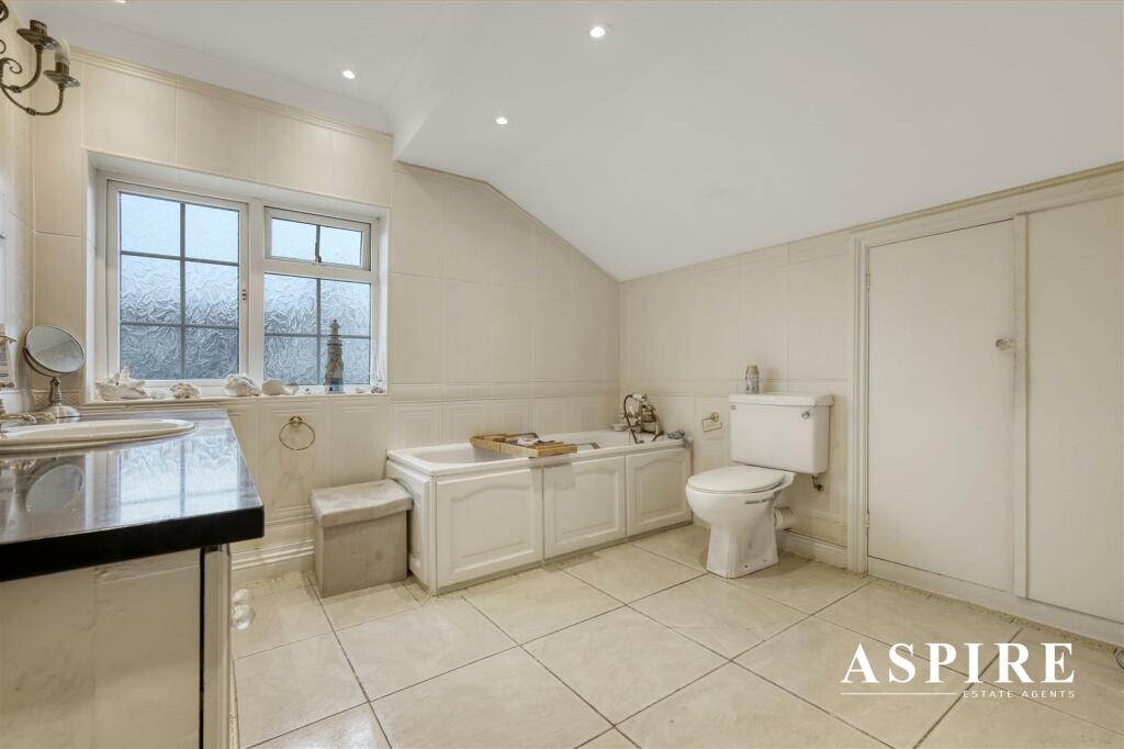 EN SUITE