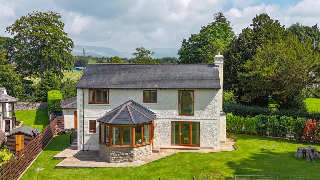 Douglas House Aerial E.jpg