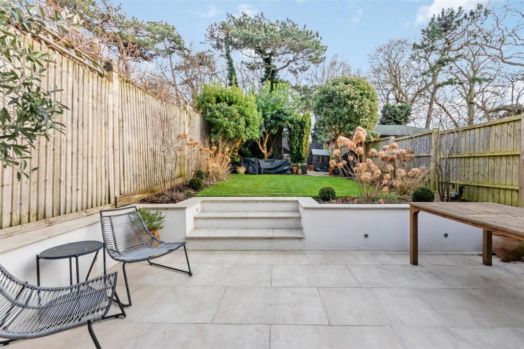 Hillcross Avenue