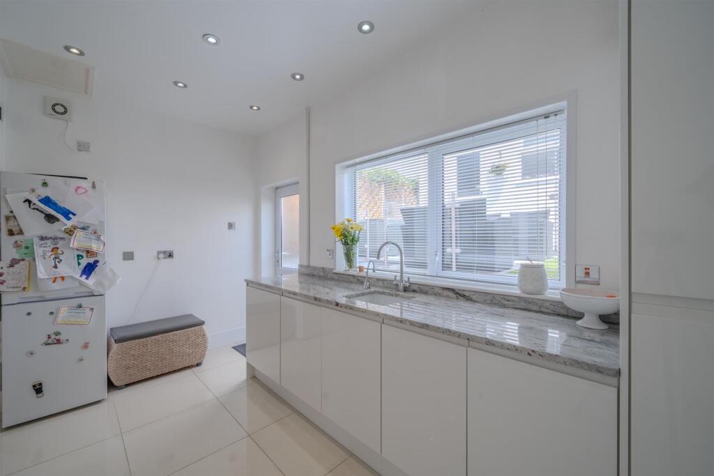 194 The Highway-30.jpg