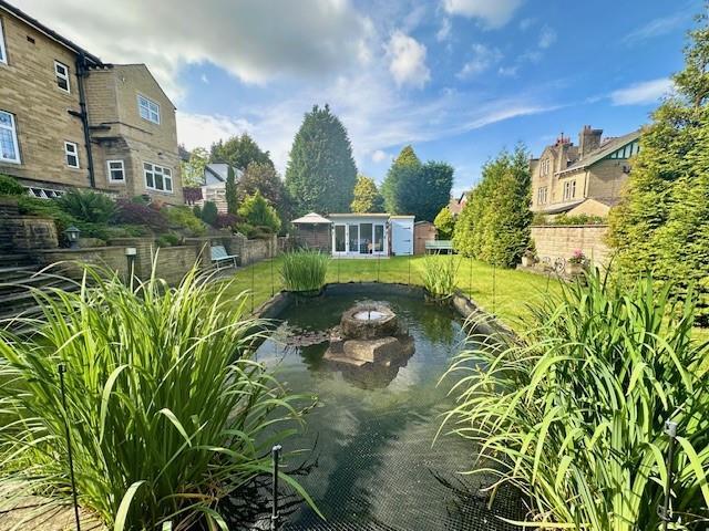 garden a 5 pond.jpg
