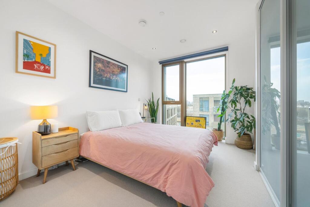 Bedroom 1.jpg