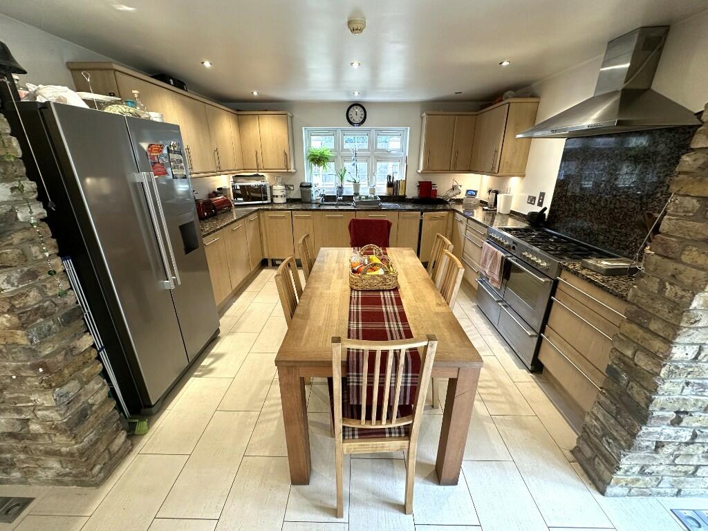 EXT KITCHEN/DINER