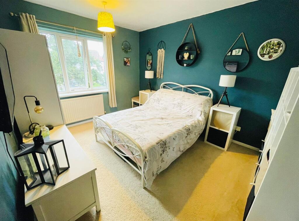 Bedroom.2.jpg
