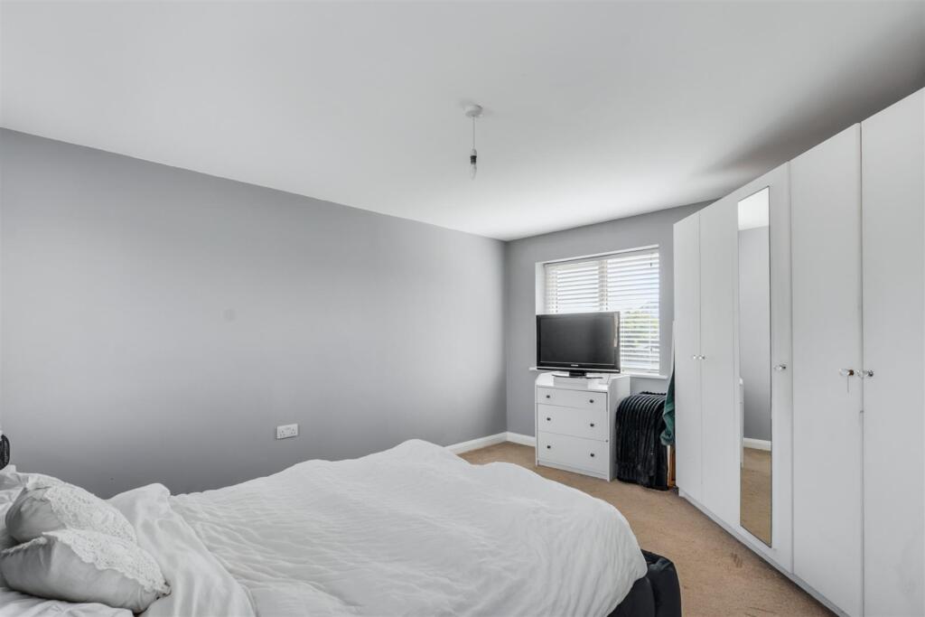 Bedroom 1_1.jpeg
