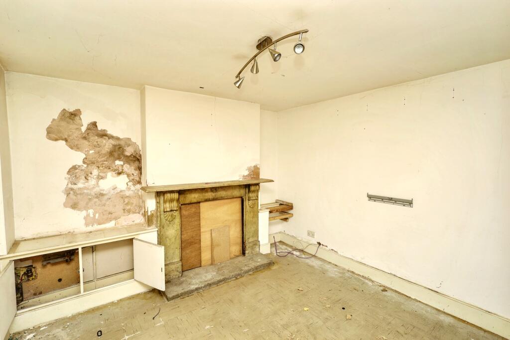 19 Sparsholt Road, Finsbury Park, London N19 4EL