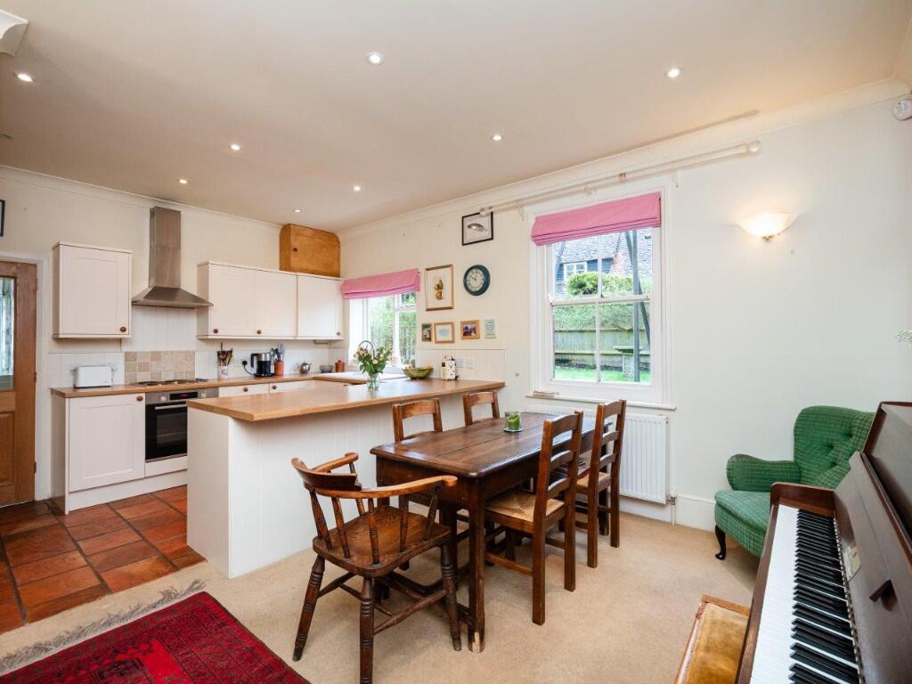 Kitchen/dining rm