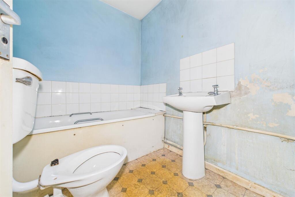 Flat 1, 2 Fountain Buildings, Walcot, Bath BA1 5DU