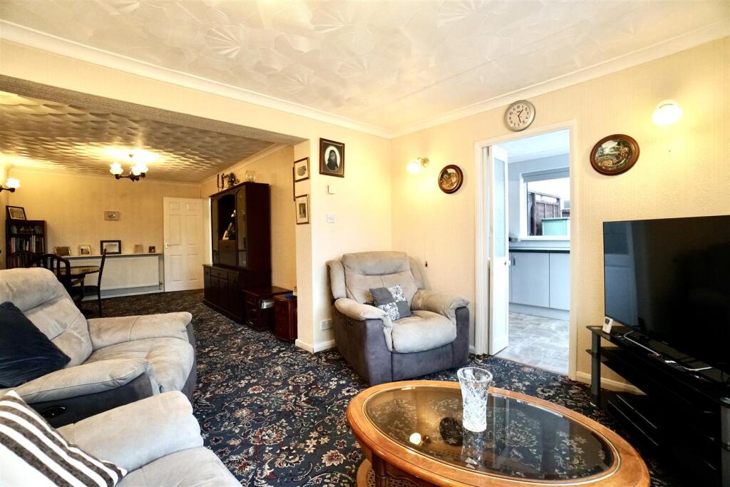 Lounge/dining room