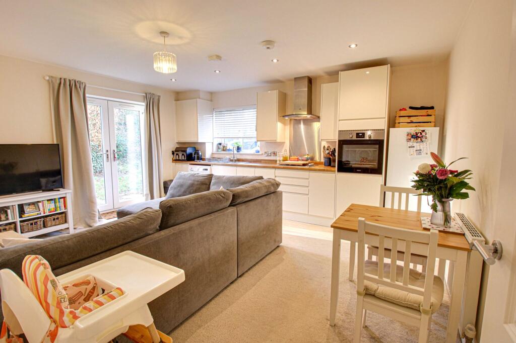 Lounge / diner / Kitchen