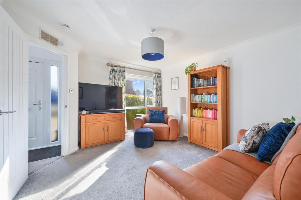 HILLSIDE CLOSE, 3- (6).jpg