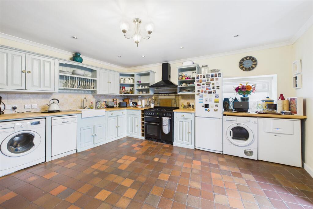 Garden Flat, 63 Newbridge Hill, Newbridge, Bath BA