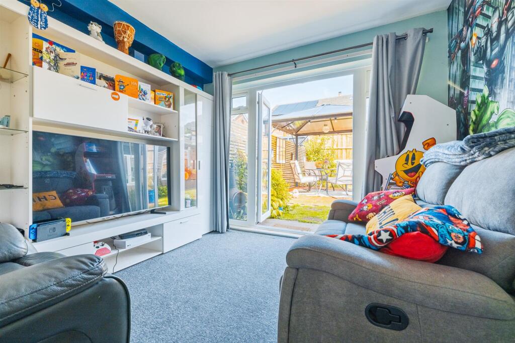 4 Bushell Close-42.jpg