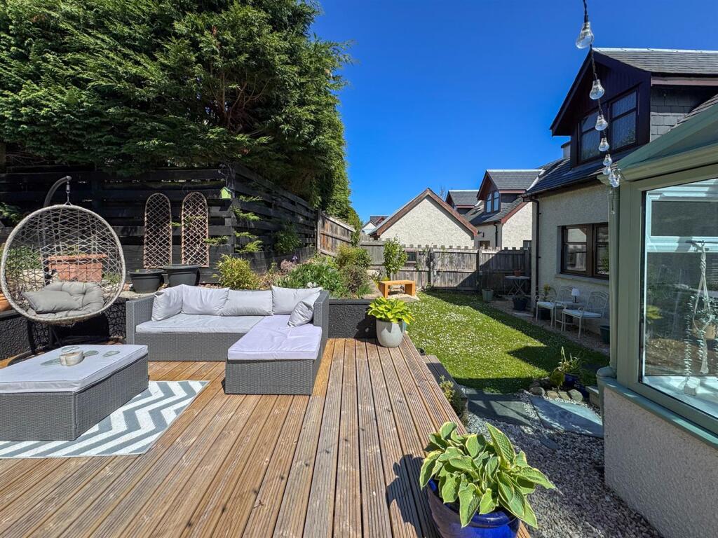 Decking &amp; Garden