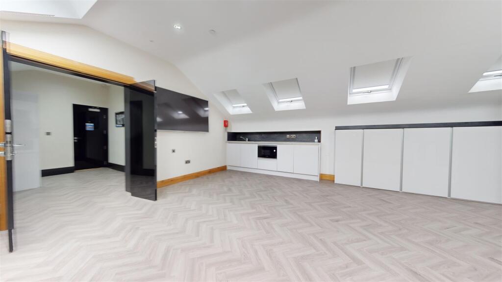 Stanley Street Communal Top Floor